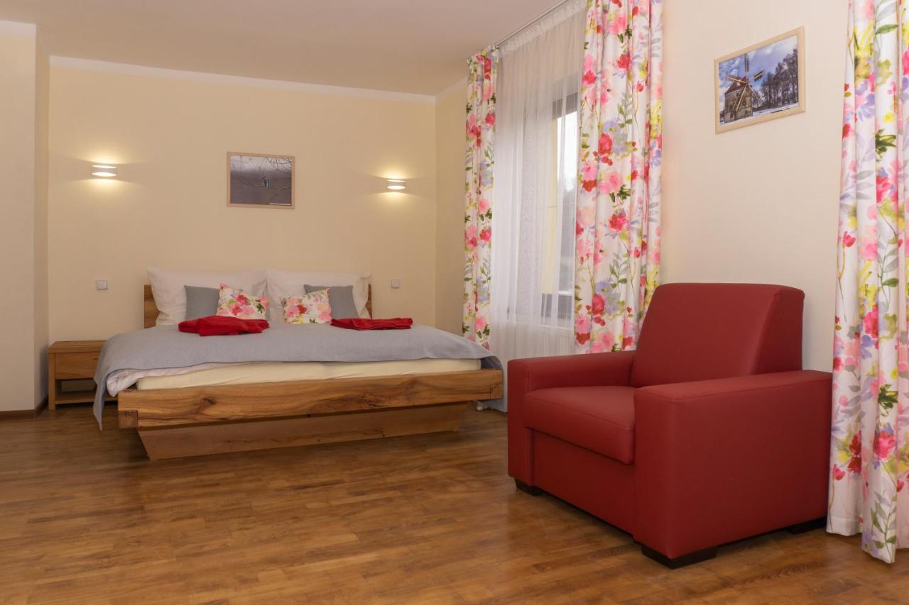 Penzion Ruze Benesov nad Ploucnici Buitenkant foto